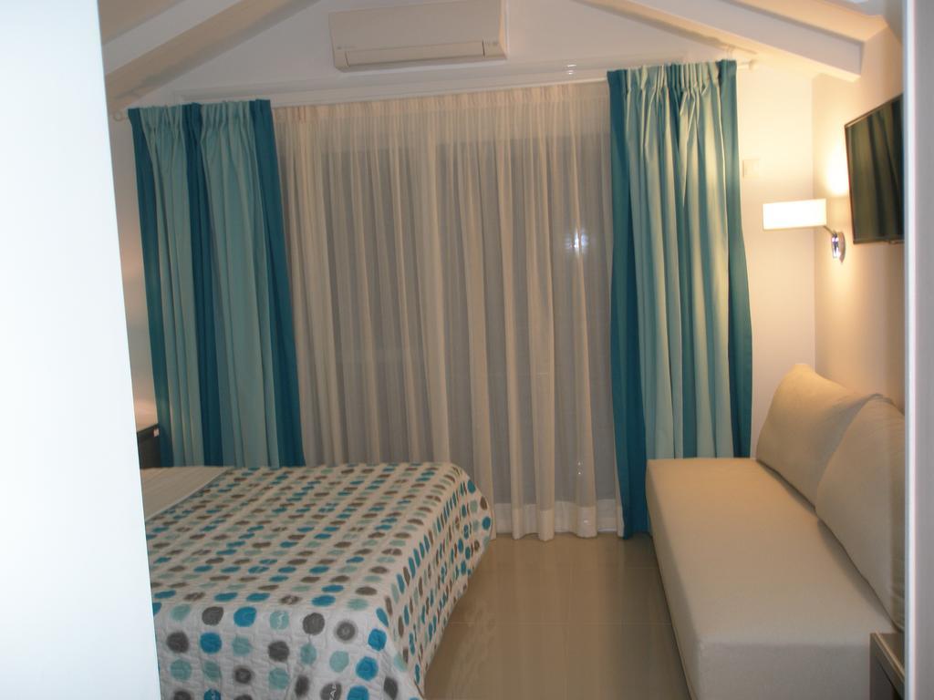 Whitesands Beach Resort Paralia Vrachou Room photo